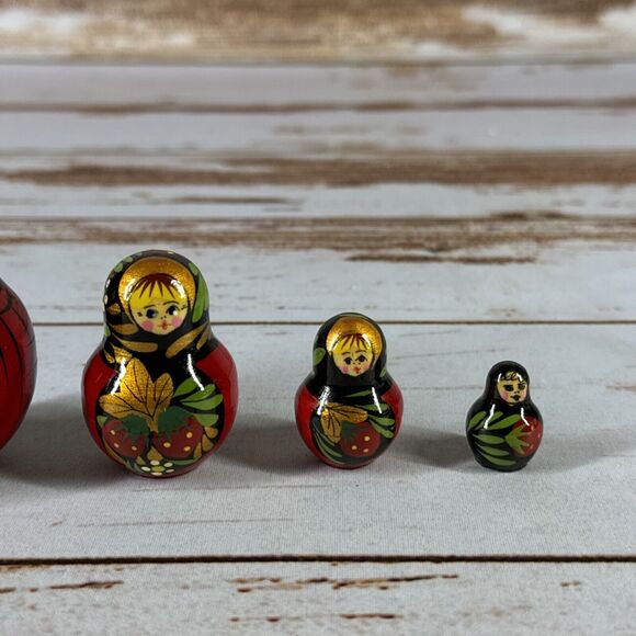 Vintage Russian Matryoshka Nesting Dolls 4 Dolls - Picture 3 of 4